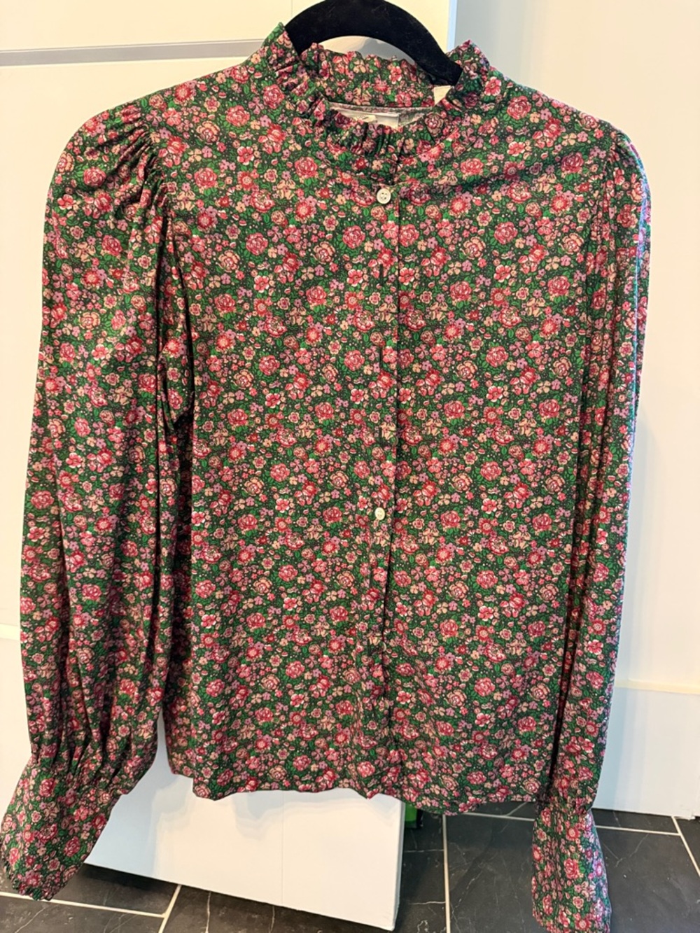 Doen Womens Green Floral Button-Up Blouse with Ruffle Collar